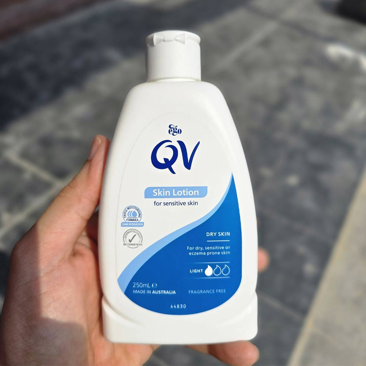 لوسیون مرطوب کننده پوست نرما،خشک و حساس کیووی (Ego QV Skin Lotion) حجم 250 میلی لیتر ساخت استرالیا